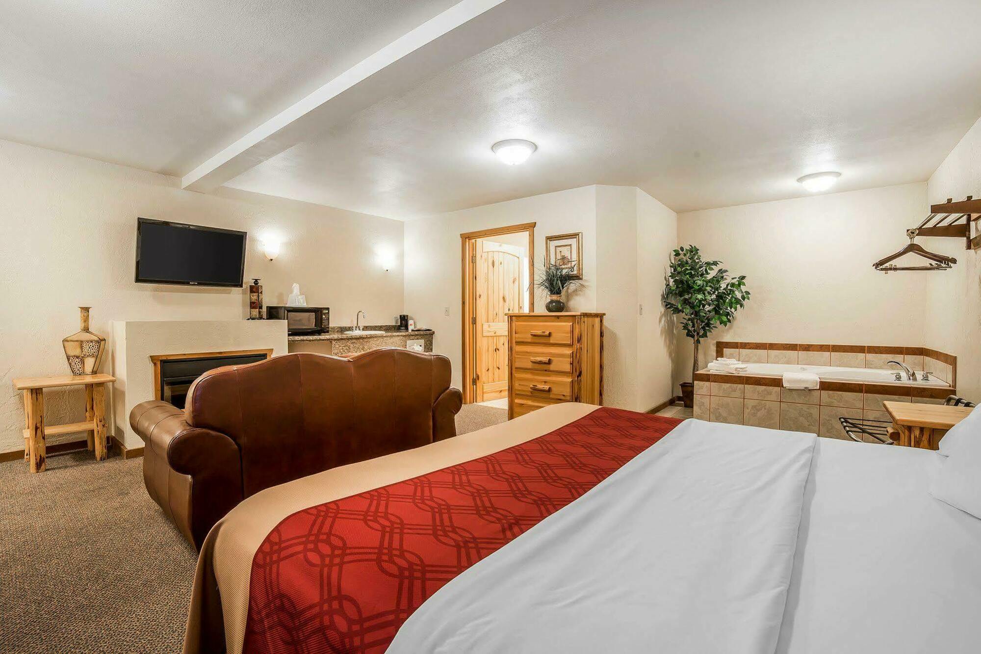 Econo Lodge Inn & Suites Kalispell - Glacier National Park Gateway Exterior foto